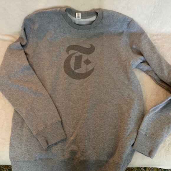 New York Times Super “T” Sweatshirt (discontinued) - Picture 2 of 2